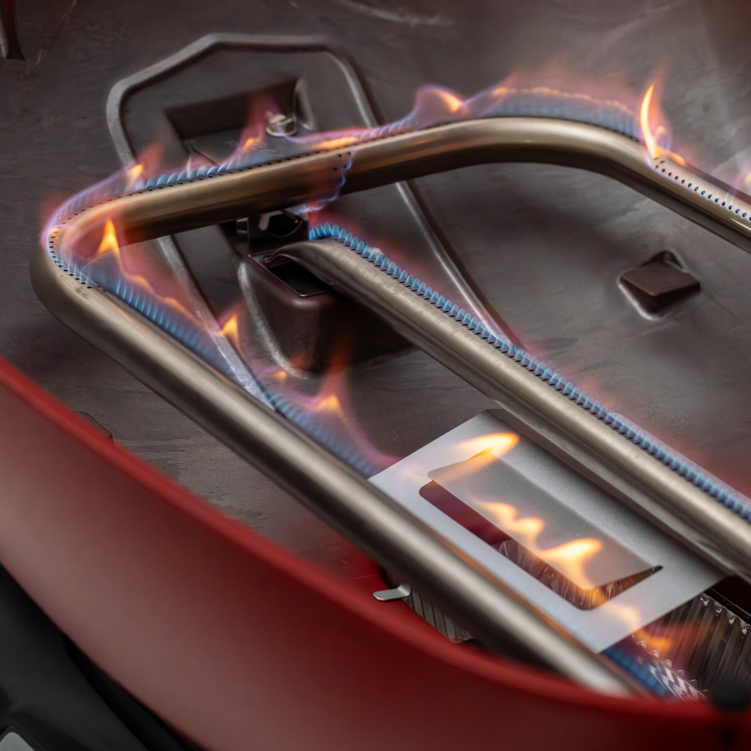 Q3100N+ - Flame-Red-Burner-2