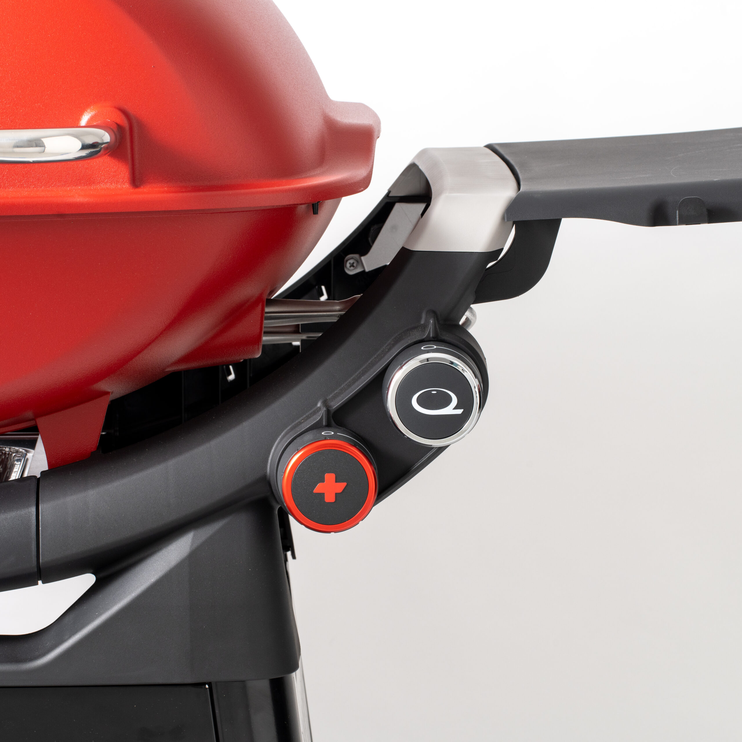 Q3100N+ - Flame-Red-Control-Dials