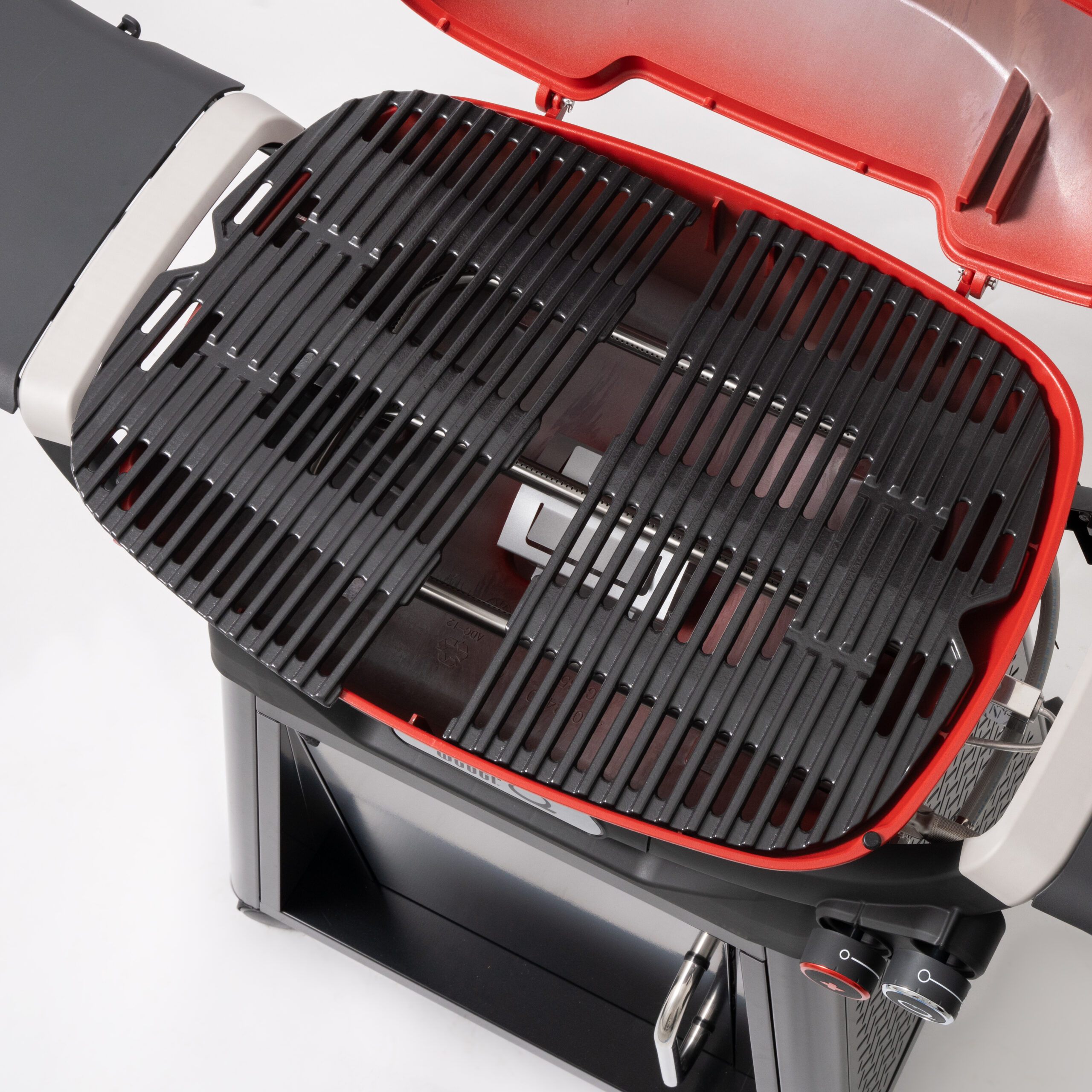 Q3100N+ - Flame-Red-Split-Grills